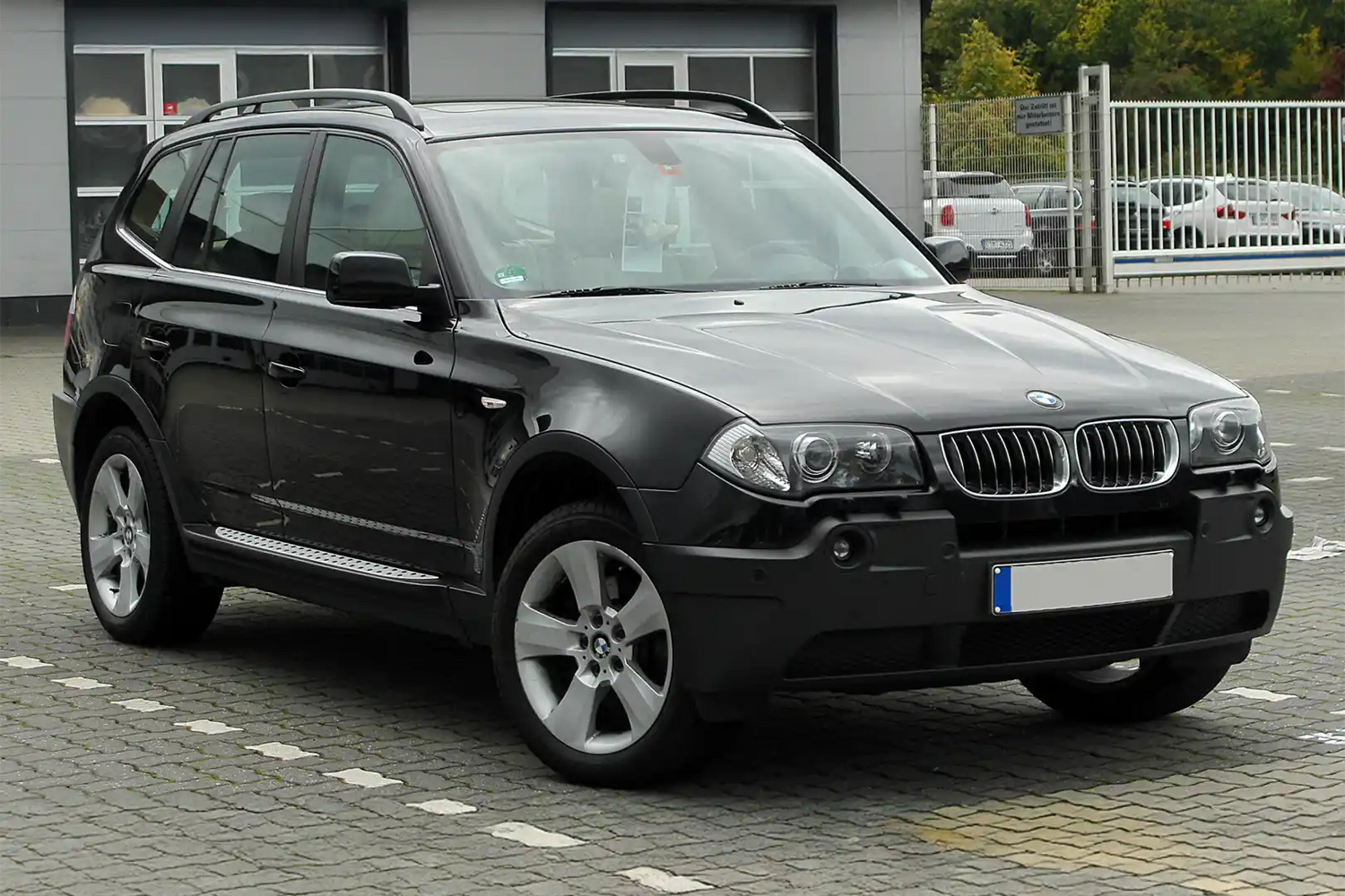 BMW X3 E83 compact luxury SUV in Black Sapphire Metallic
